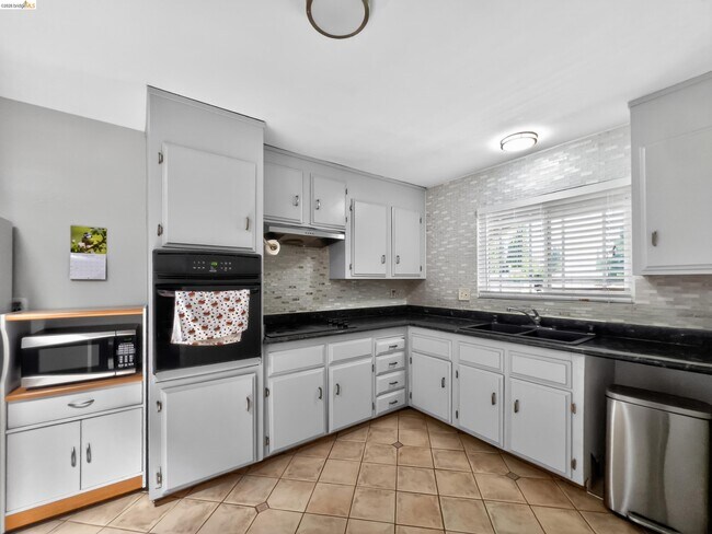 Building Photo - 2928 Rio Grande Dr