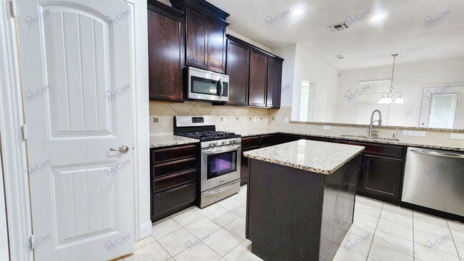 Building Photo - 3808 Hazelhurst Dr