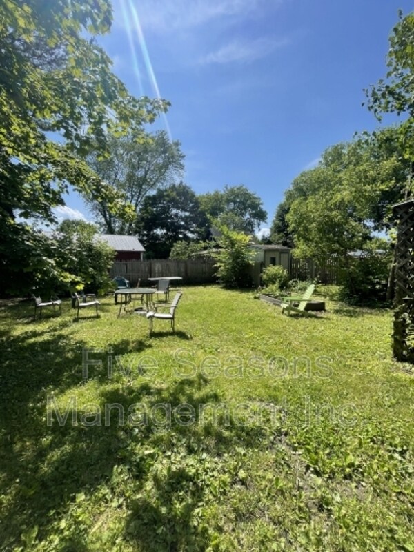 Primary Photo - 85 Manhattan Dr