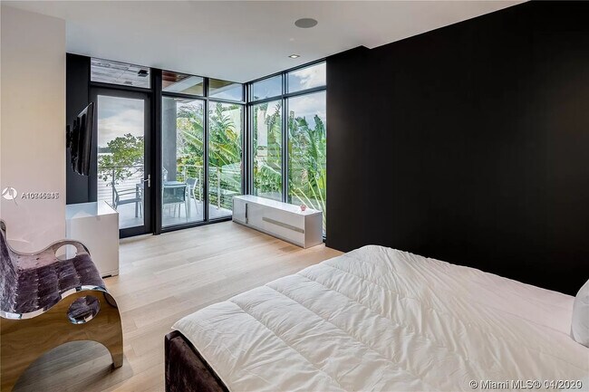 Building Photo - 7311 Belle Meade Island Dr