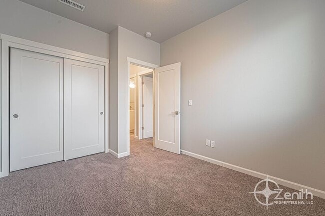 Building Photo - 16304 NE 21st St