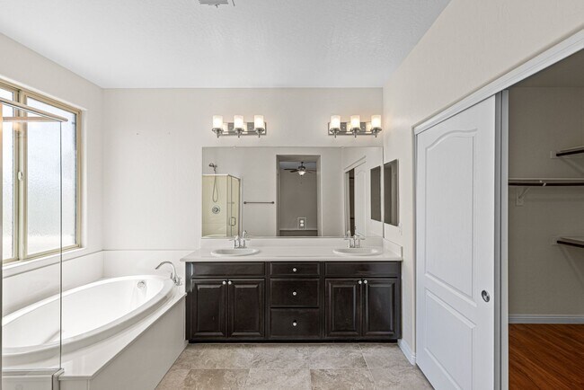 Building Photo - Beautiful West Vegas Home With Next Gen Suite