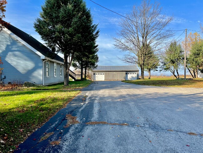 Building Photo - Quiet Country Living at its Best in this M...