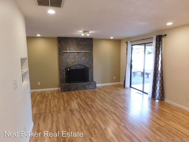 Building Photo - 3 br, 2 bath House - 3678 Silverstone Dr NE