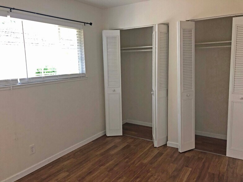 Building Photo - 767 Warring Dr