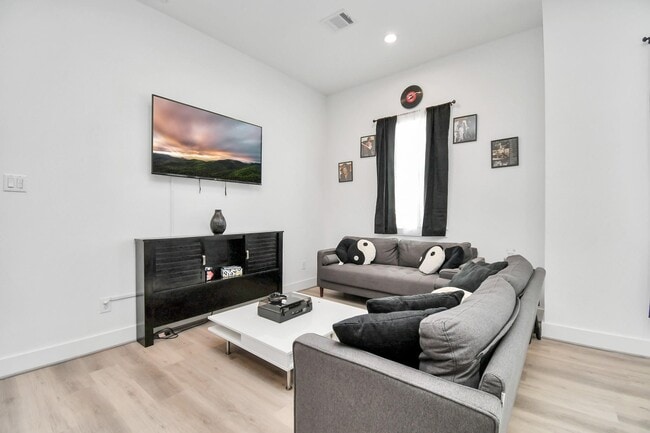 Building Photo - 4610 Indie Hts Ln