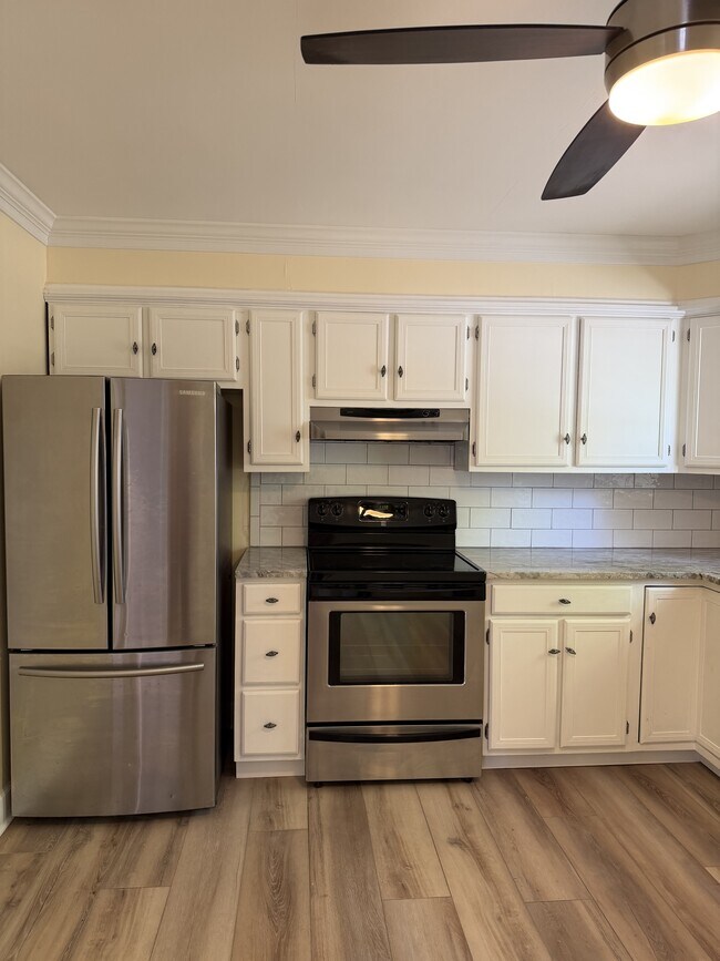 Building Photo - 421 Loblolly Ln