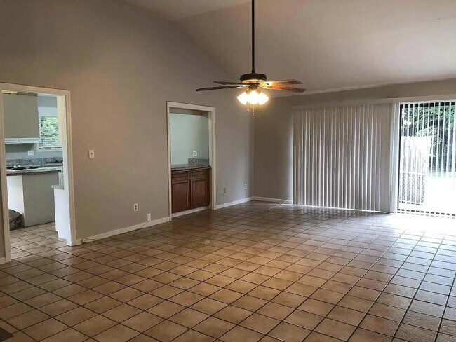 Building Photo - 634 Kettle Creek Dr