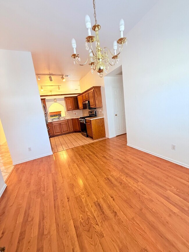 Building Photo - 1016 Westbury Terrace