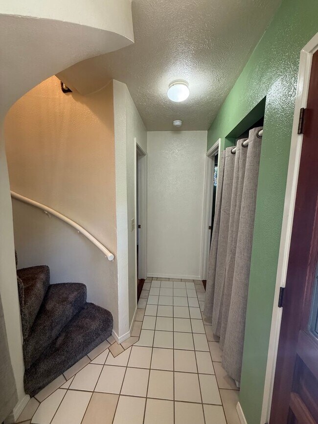 Building Photo - 8121 1/2 El Rancho Drive