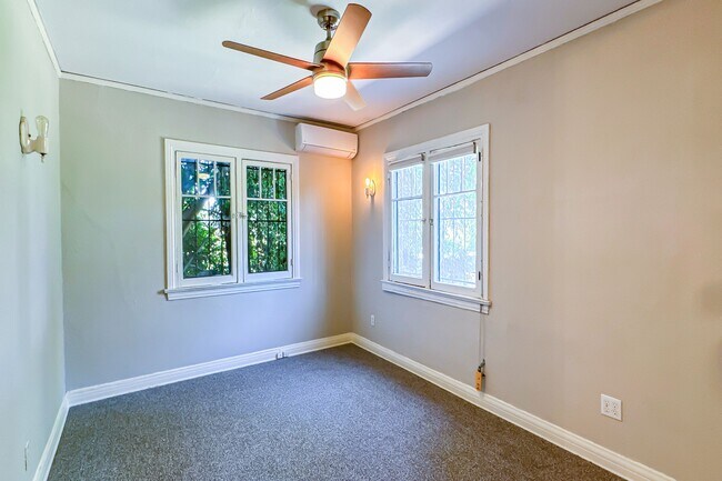Building Photo - 1024 Coronado Terrace