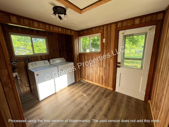 Laundry/mud room - 602 Platt St