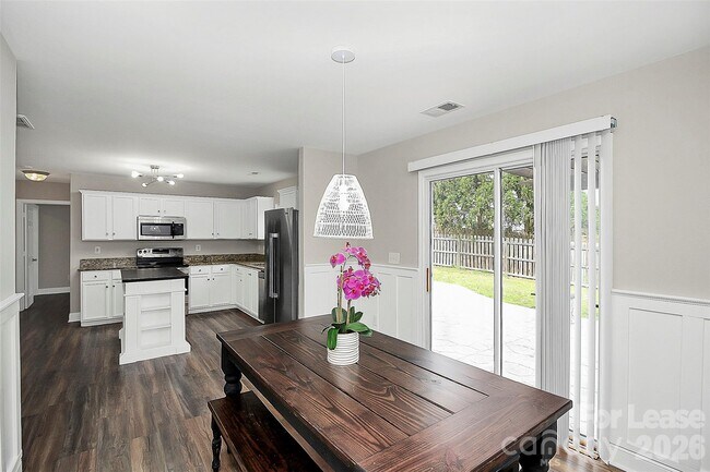 Building Photo - 1711 Rustic Arch Way