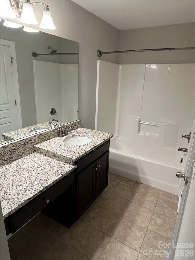 Building Photo - 340 Halton Crossing Dr SW