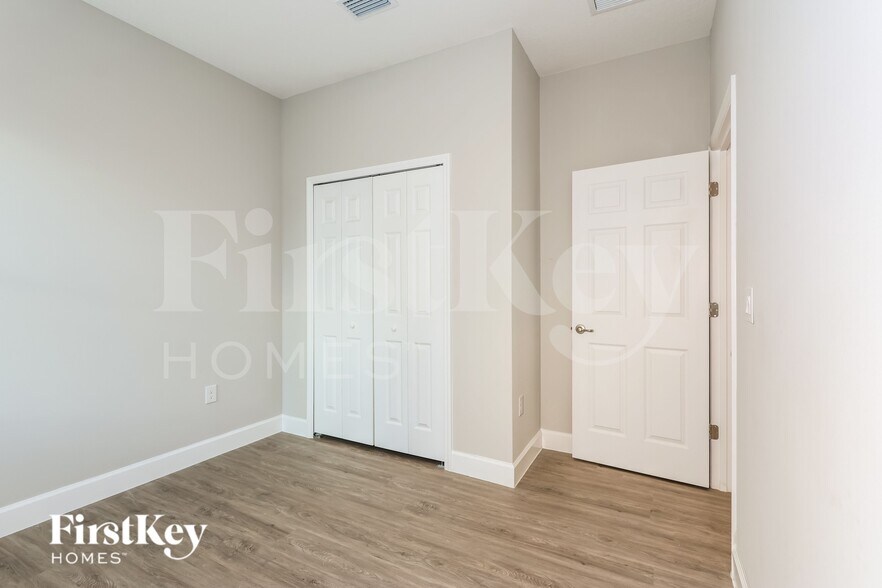 Building Photo - 331 Halloran St SE