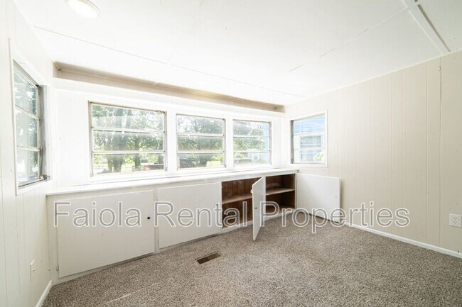 Building Photo - 36 Hale Ave