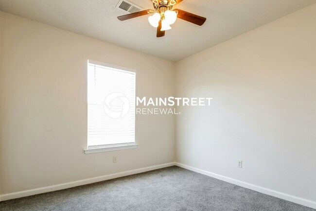 Building Photo - 4 Bedroom Pet-Friendly Home in MEMPHIS, TN with Main Street Renewal