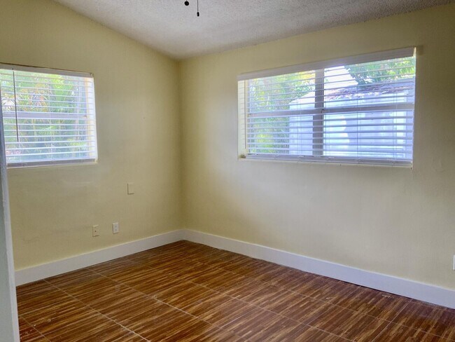 Building Photo - 747 Orchid Dr