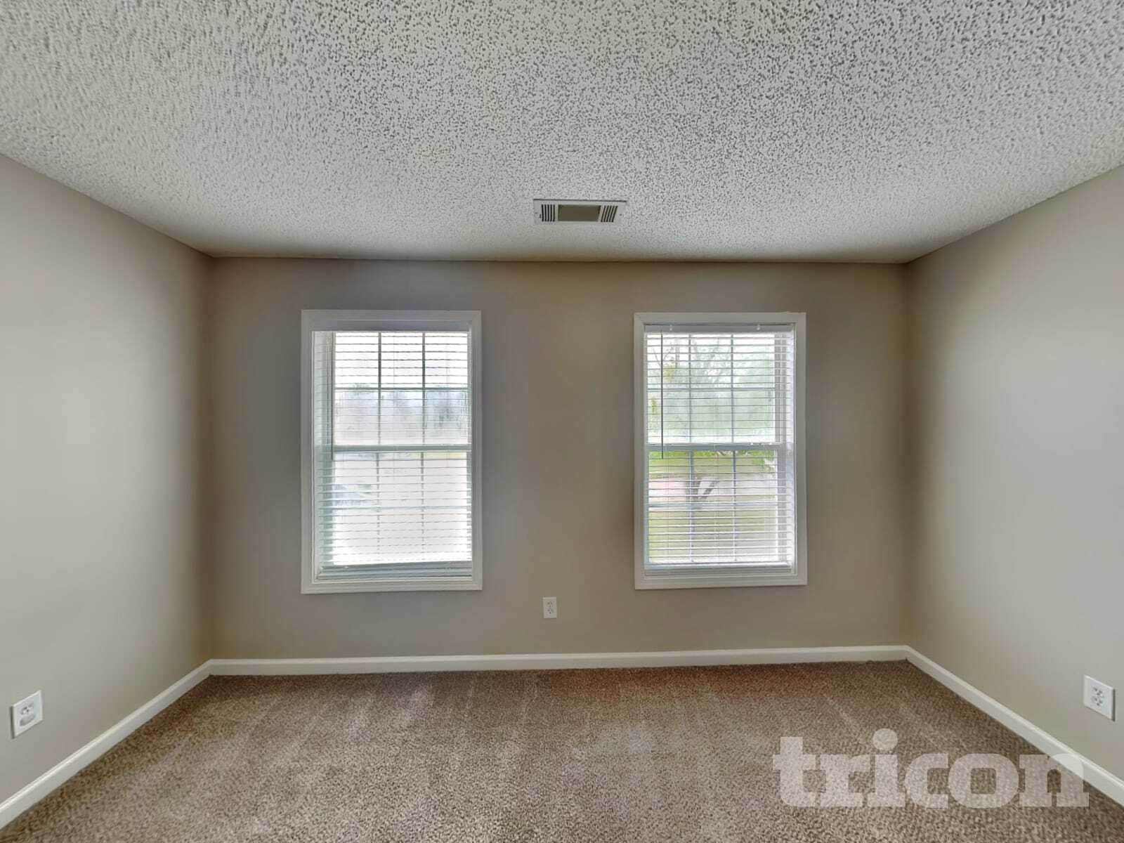 Building Photo - 1055 Maria Dr