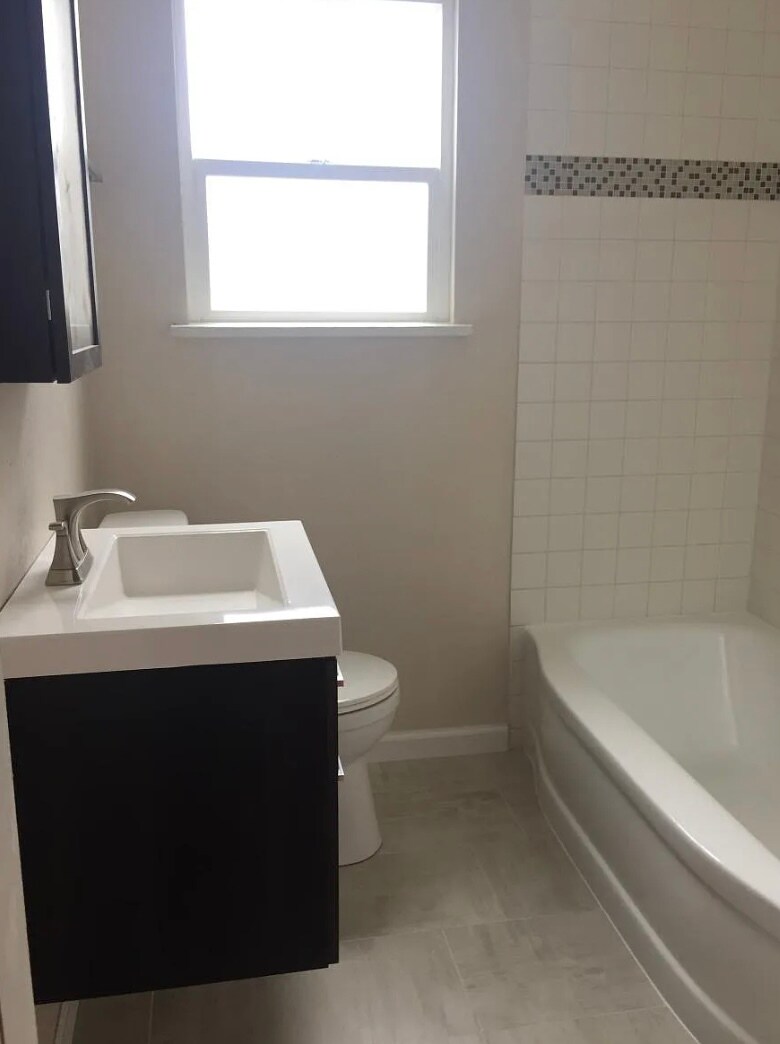 Building Photo - 1920 Xanthia St