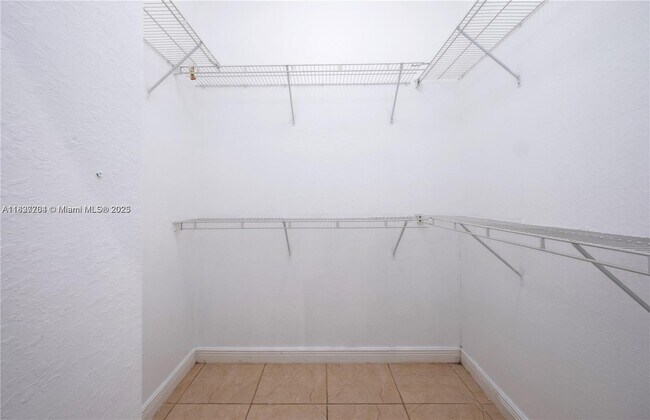 Building Photo - 4949 SW 134th Ave