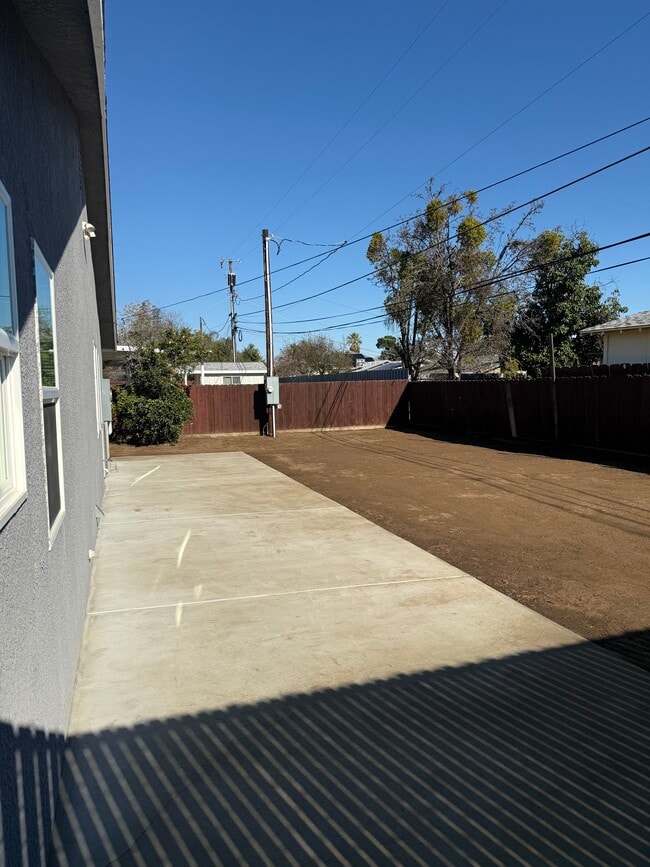 Building Photo - 1147 Dewitt Ave