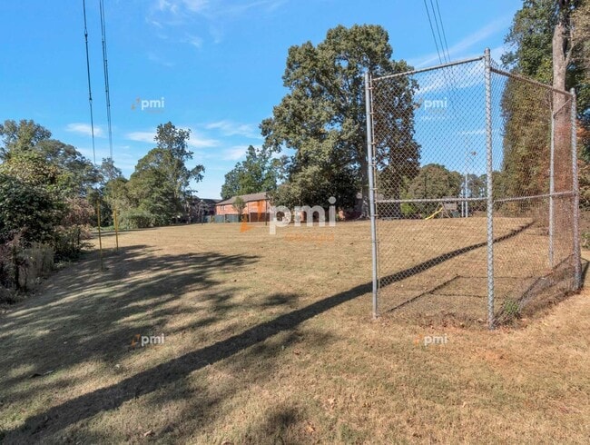 Building Photo - 3083 Colonial Way