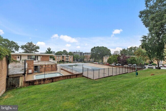 Building Photo - 2605 Huntington Ave