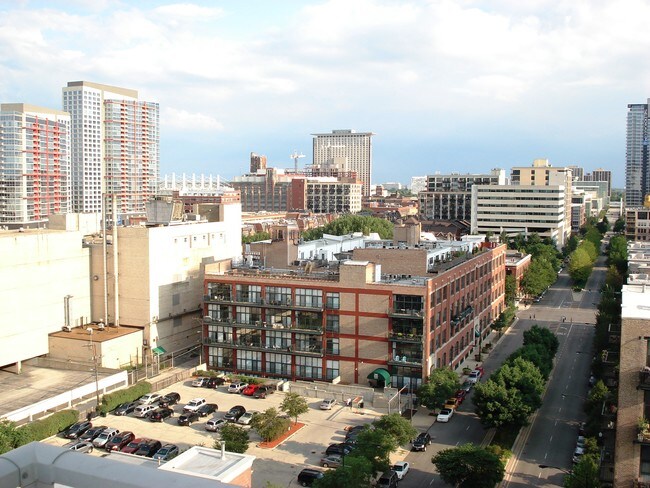 South day view - 1600 S Indiana Ave