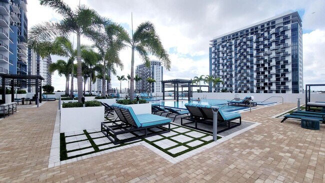 Building Photo - 5350 NW 84th Ave