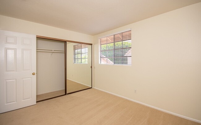 Building Photo - Wonderful 3BR/2.5BA La Costa Home!!!