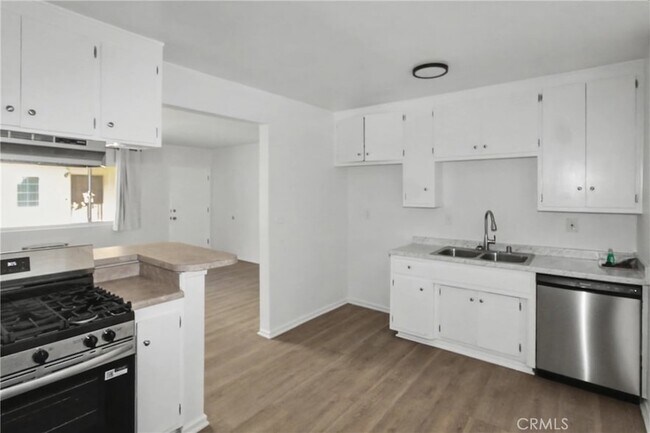 Building Photo - 1010 E 32nd St