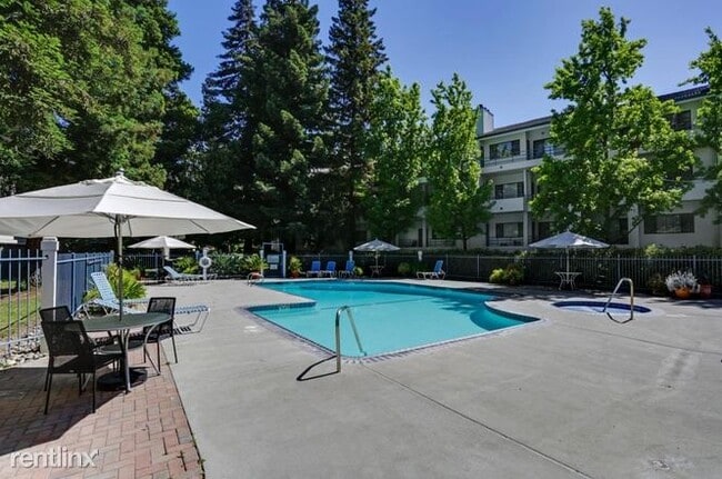 Building Photo - 2 br, 2 bath Condo - The Plaza