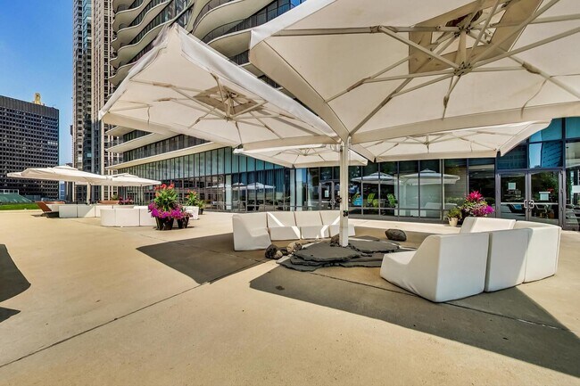 Building Photo - 225 N Columbus Dr