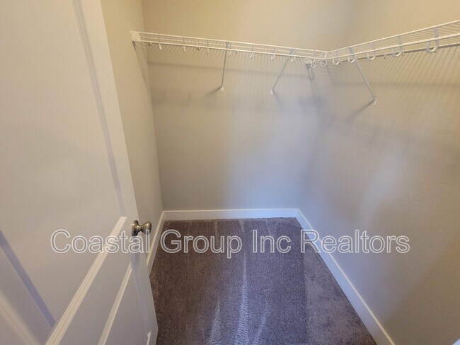 Building Photo - 1233 Auburn Hill Dr