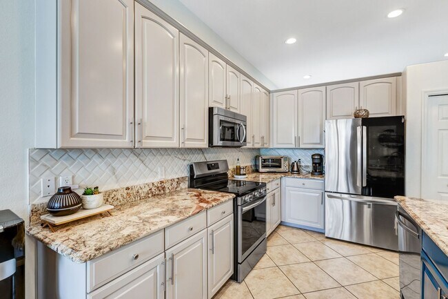 Building Photo - ** REFLECTION LAKES ** 4 BED / 2 BATH - PO...