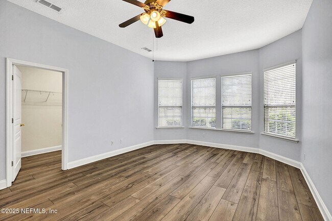 Building Photo - 1761 Highland View Dr