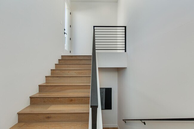 Building Photo - 5151 N 13th Pl