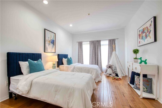 Building Photo - 12011 Goshen Ave