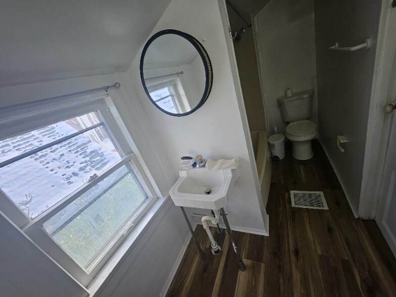 Building Photo - 3209 Saratoga Ave