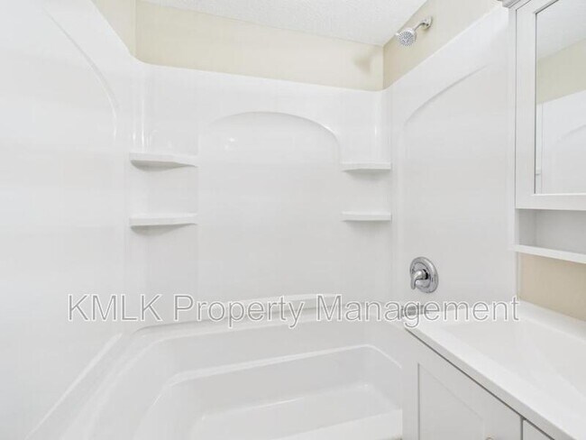 Building Photo - 9042 Maple Grove Rd