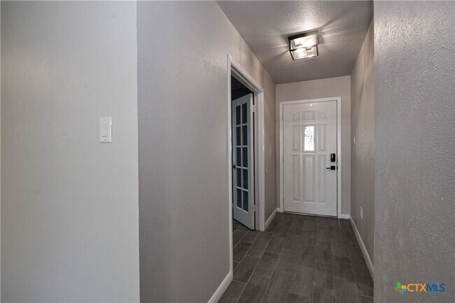 Building Photo - 205 Tanglewood Rd