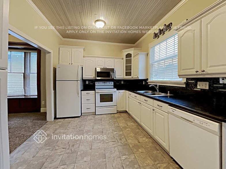 Building Photo - 2716 S 14th St