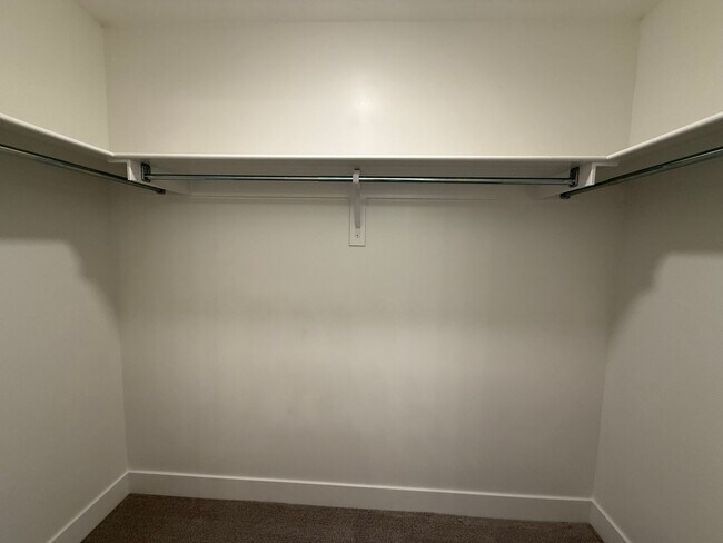 Building Photo - Brand New Townhome