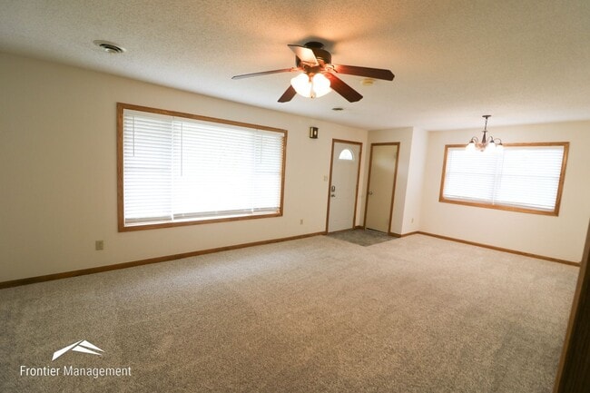 Building Photo - Three Bedroom Home Near Westloop Shopping ...