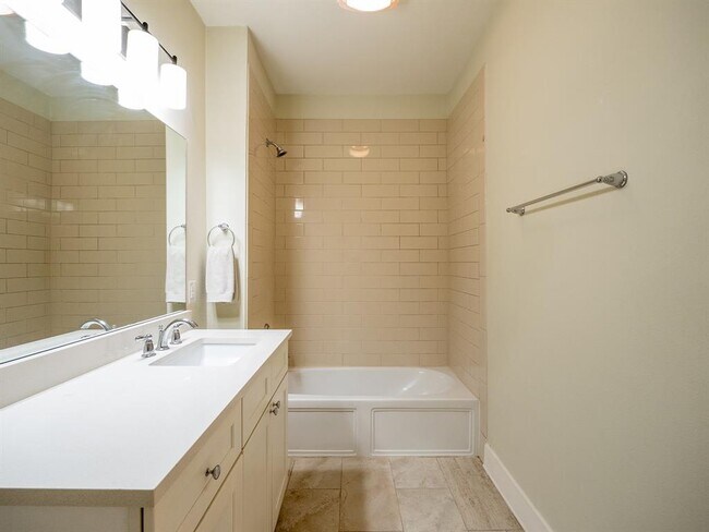 Building Photo - 908 Nueces St