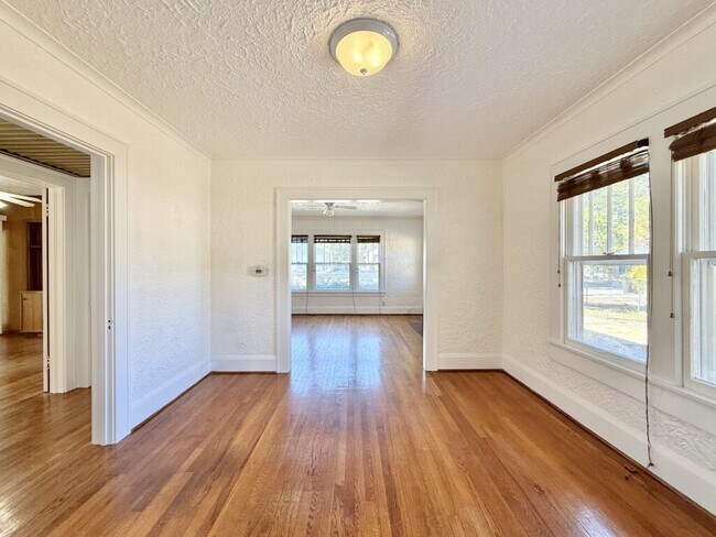 Building Photo - 1013 23rd St W