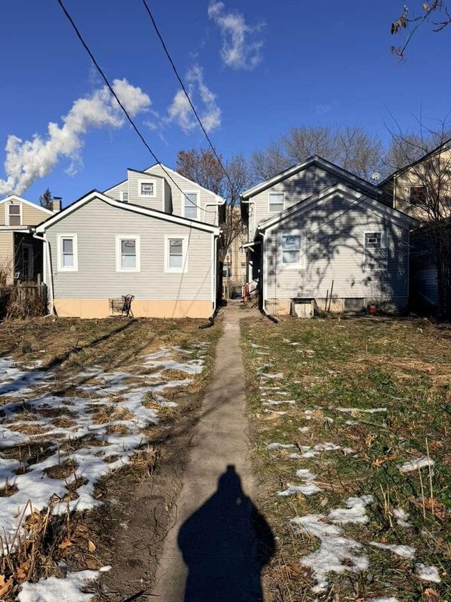 Building Photo - 653 W Bruce St