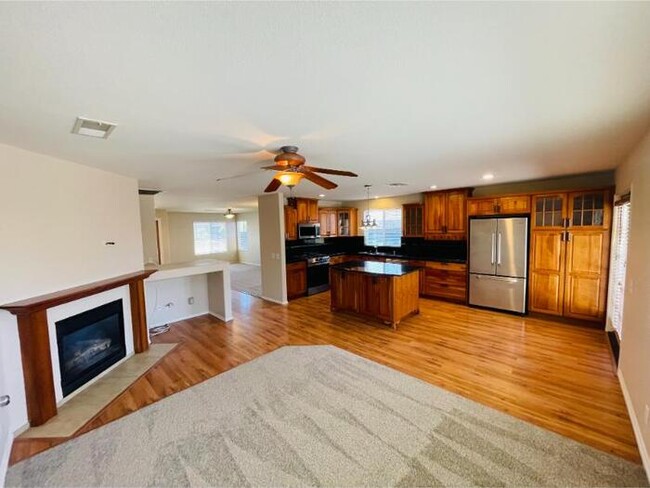 Building Photo - 27970 Sunlight Ct