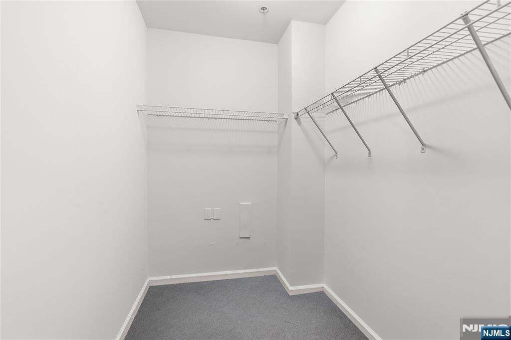 Building Photo - 905 River Rd